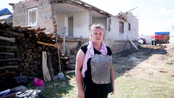 Před měsícem splatila hypotéku, teď jí tornádo vzalo střechu nad hlavou: Dům paní Dagmar (53) bude zdemolován Náhledový obrázek