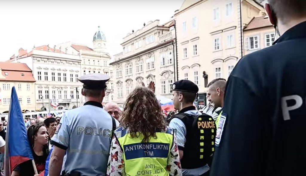 Sobotní protest v centru Prahy. Toto lidé požadují od politiků Náhledový obrázek