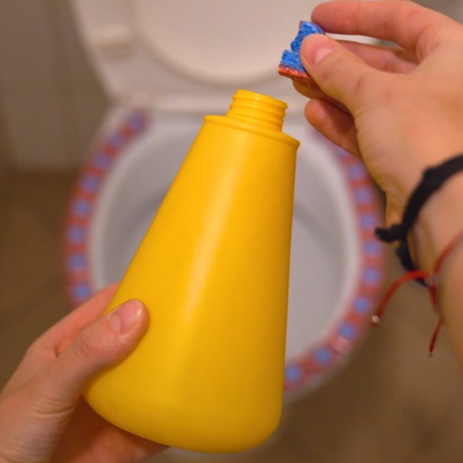 Můžete vyčistit toaletu tabletou do myčky?