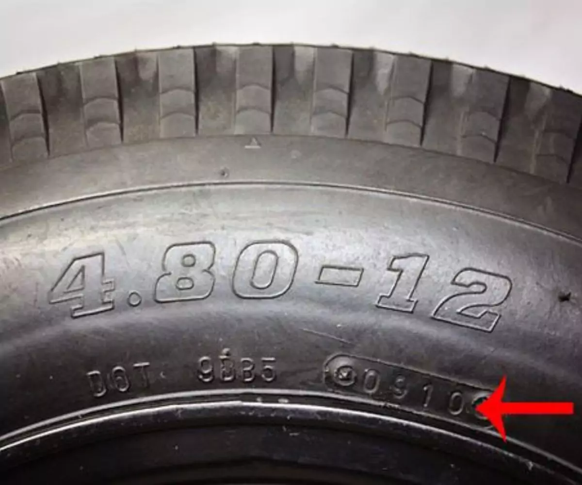 Jak zkontrolovat stáří pneumatiky automobilu?