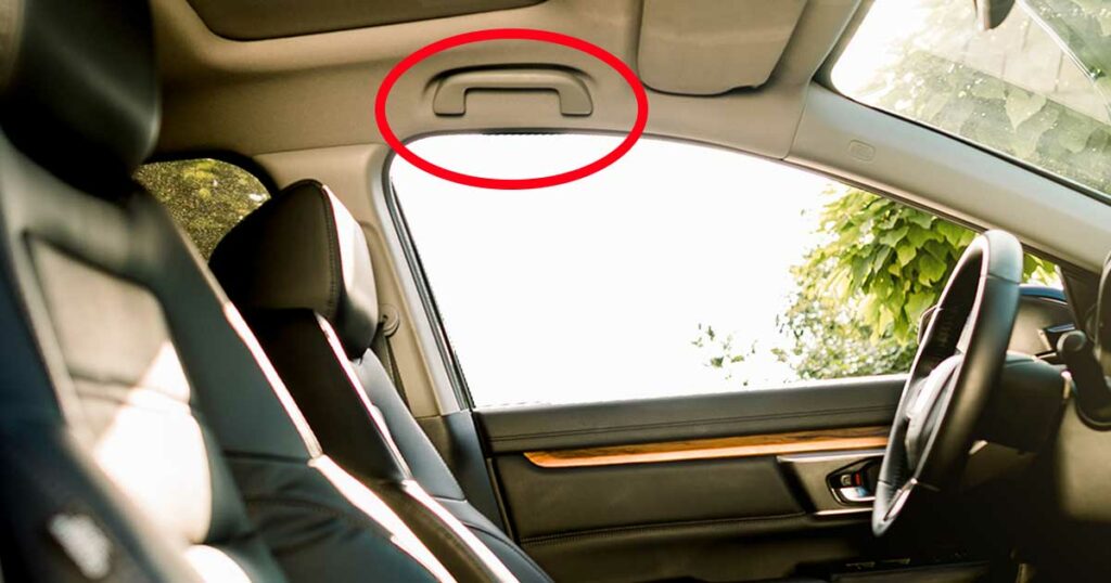 K čemu vlastně jsou tyto držátka v autě?  Dodnes o tom ví jen hrstka lidí. Tohle je jejich pravý význam náhledový obrázek
