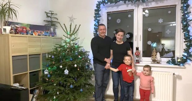 Denisa (†37) ze Štramberku na Novojičínsku s partnerem Zdeňkem, Nelinkou a Oliverem. Denisa (†37) ze Štramberku na Novojičínsku s partnerem Zdeňkem, Nelinkou a Oliverem.