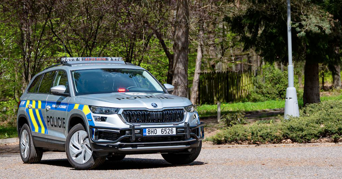 Tragédie na Smíchově: Policejní vůz srazil chodce. I přes okamžitou pomoc muž na místě zemřel Náhledový obrázek