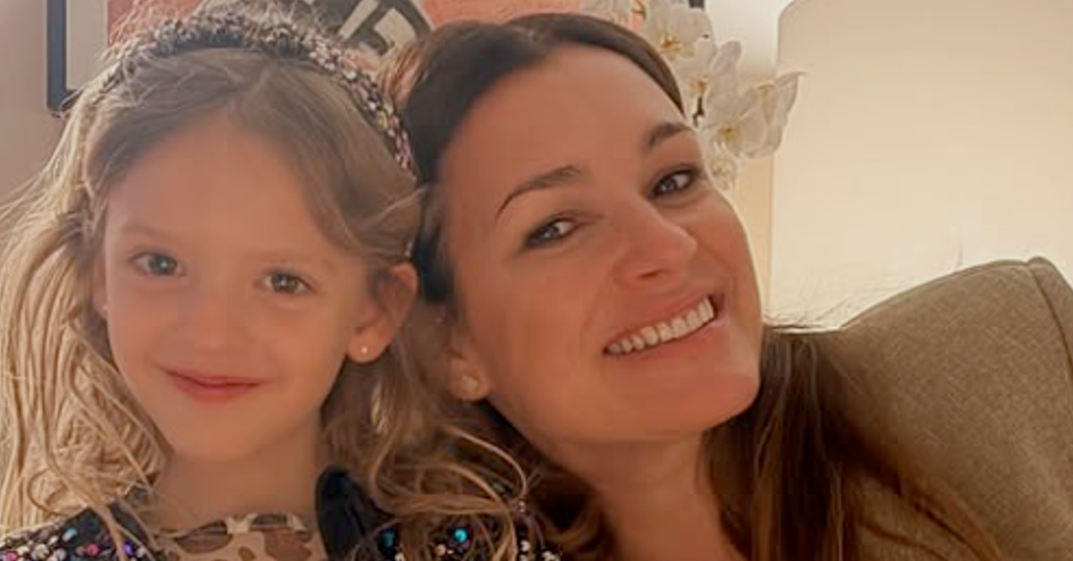 Šeredová slaví 48 ve velkém stylu: Luxusní oslava, silný moment a rodina, která drží pohromadě Náhledový obrázek