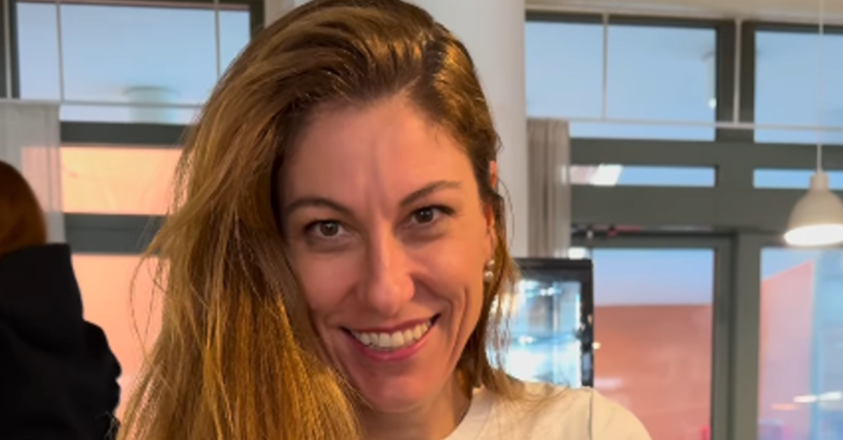 Eva Decroix rozpálila festival i internet: Ukázala břicho s piercingem a lidé řeší, jestli tohle k političce patří! Náhledový obrázek