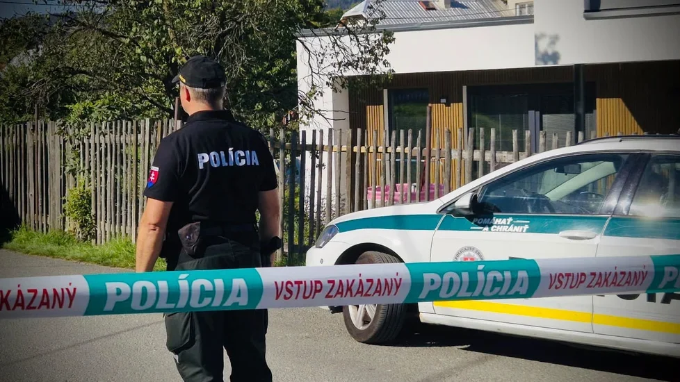 Slovensko se loučilo s Nellkou (†14) zavražděnou ve Staškově! Přišla i zraněná učitelka a její slova dojala všechny přítomné Náhledový obrázek