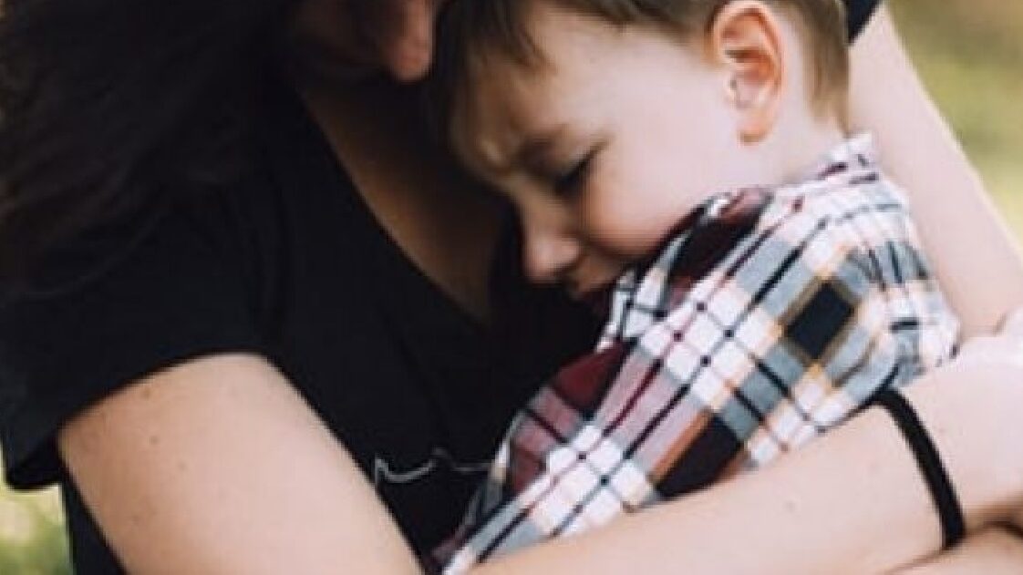 Syn v pokoji slyšel cizí hlasy: Rodiče je přičítali zlým snům, pak ale zjistili děsivou pravdu. Tohle může potkat i vás! Náhledový obrázek